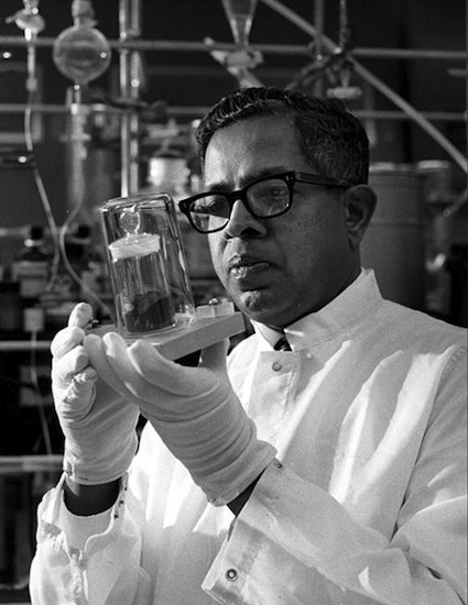Cyril_Ponnamperuma analyzing a moon sample at NASA Cyril_Ponnamperuma analyzing a moon sample at NASA